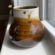 Load image into Gallery viewer, Soda Vase
